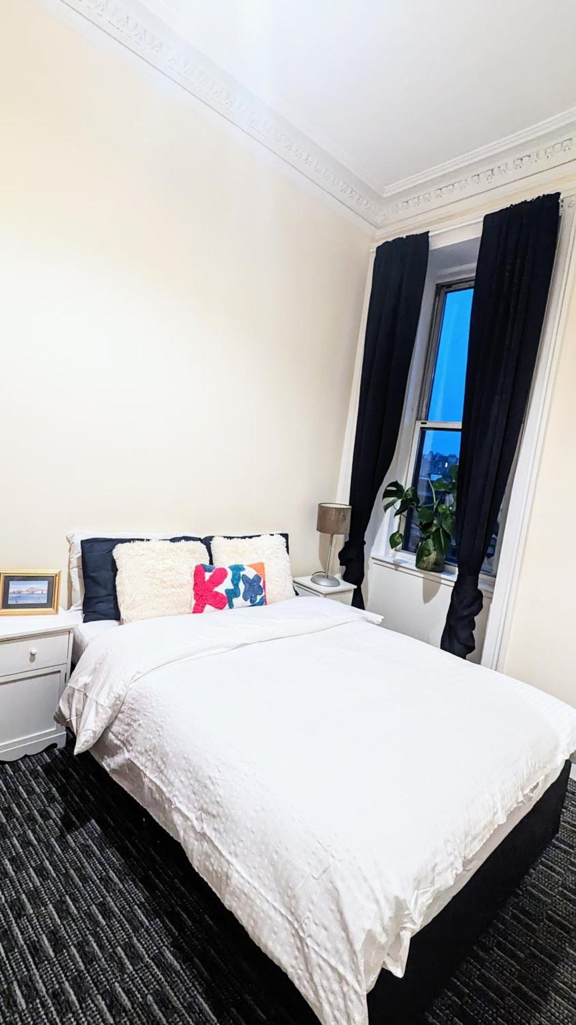 Edinburgh City Center Haymarket Double Room Exterior photo