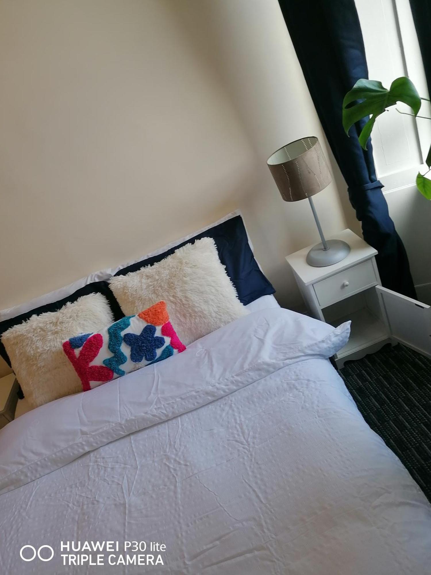 Edinburgh City Center Haymarket Double Room Exterior photo