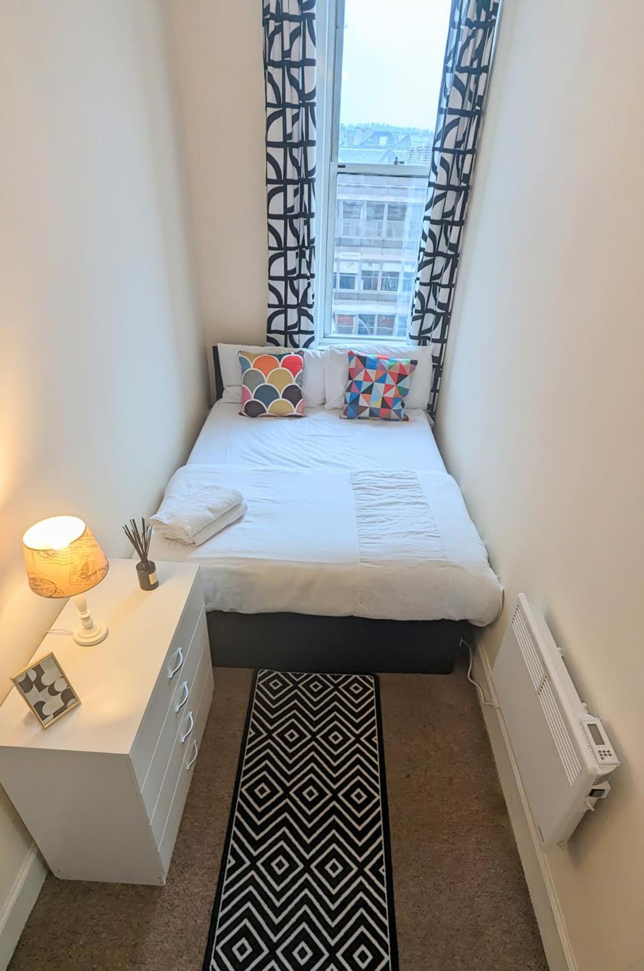Edinburgh City Center Haymarket Double Room Exterior photo